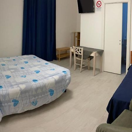 B&B Del Corso - Affittacamere Джулианова Экстерьер фото