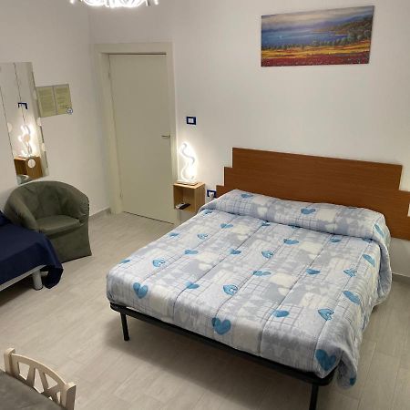 B&B Del Corso - Affittacamere Джулианова Экстерьер фото