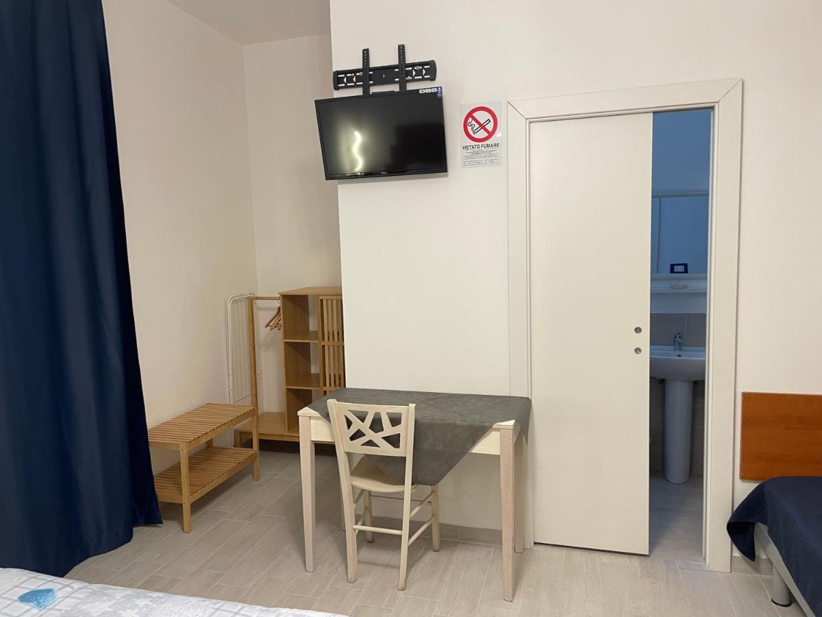 B&B Del Corso - Affittacamere Джулианова Экстерьер фото