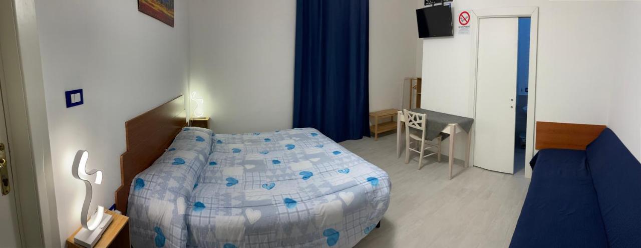 B&B Del Corso - Affittacamere Джулианова Экстерьер фото