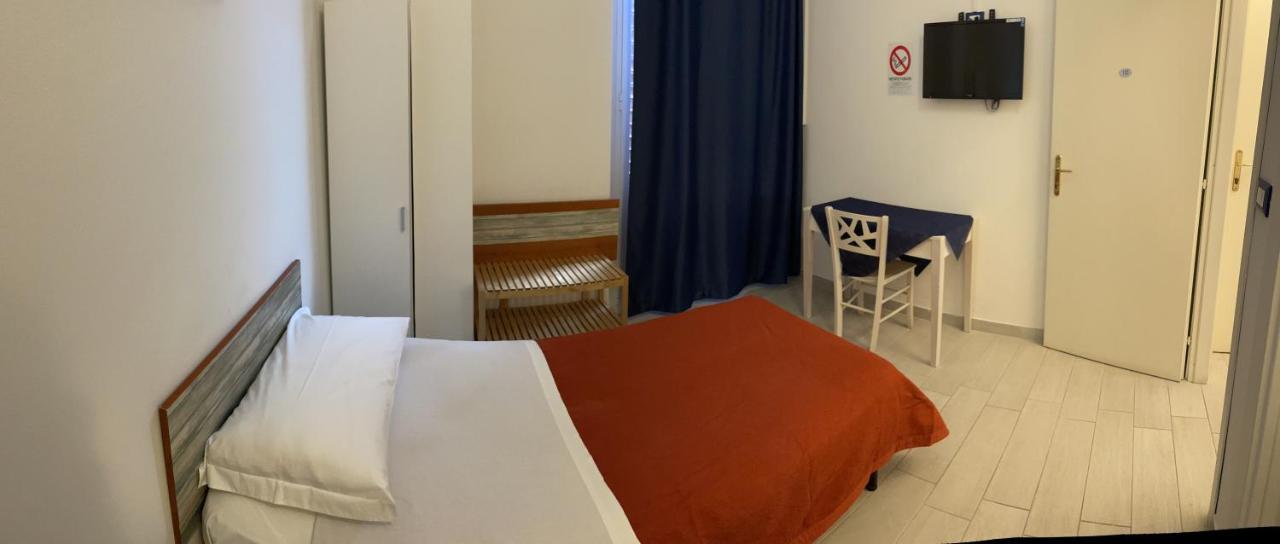 B&B Del Corso - Affittacamere Джулианова Экстерьер фото