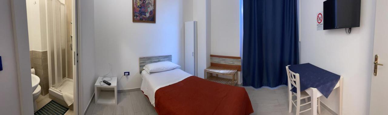 B&B Del Corso - Affittacamere Джулианова Экстерьер фото